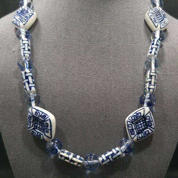 Vintage Delft Blue Willow Porcelain Bead Necklace Glass Beads Asian Style 1960s - Picture 5 of 10